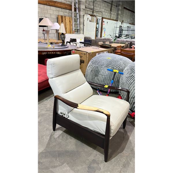 RECLINING LEATHER LOUNGE CHAIR (1 ARM NEEDS REPAIR)