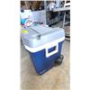 Image 2 : IGLOO MAXCOLD LATITUDE 62 ROLLER PORTABLE COOLER (1 WHEEL & HANDLE NEED REPAIRS)