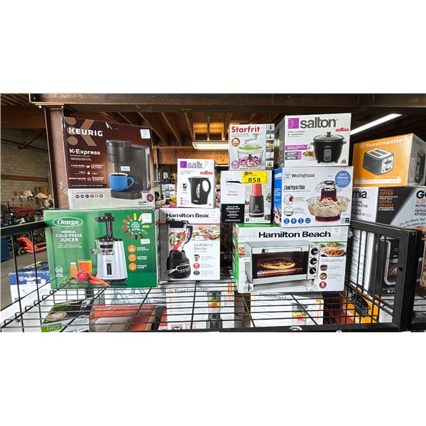 SHELF OF ASSORTED ITEMS INCLUDING; VERTICAL COLD PRESS JUICER, KERUIG K-EXPRESS ESSENTIALS COFFEE
