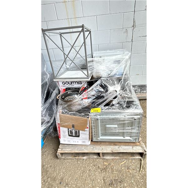PALLET OF ASSORTED ITEMS INCLUDING; AIR FRYER, END TABLE, MICROWAVE OVEN & MORE (UNKNOWN WORKING