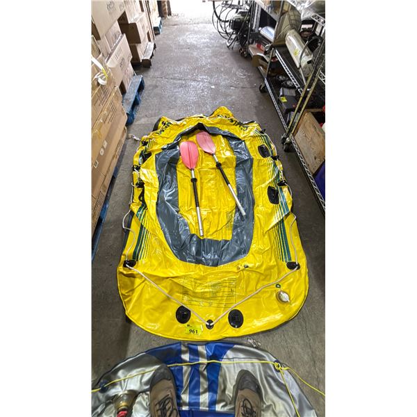 CHALLENGER 400 INFLATABLE BOAT WITH PADDLES