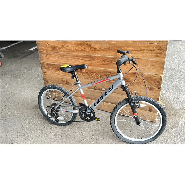 HUFFY ROCK CREEK 20 7 SPEED BIKE (PEDALS MISSING)