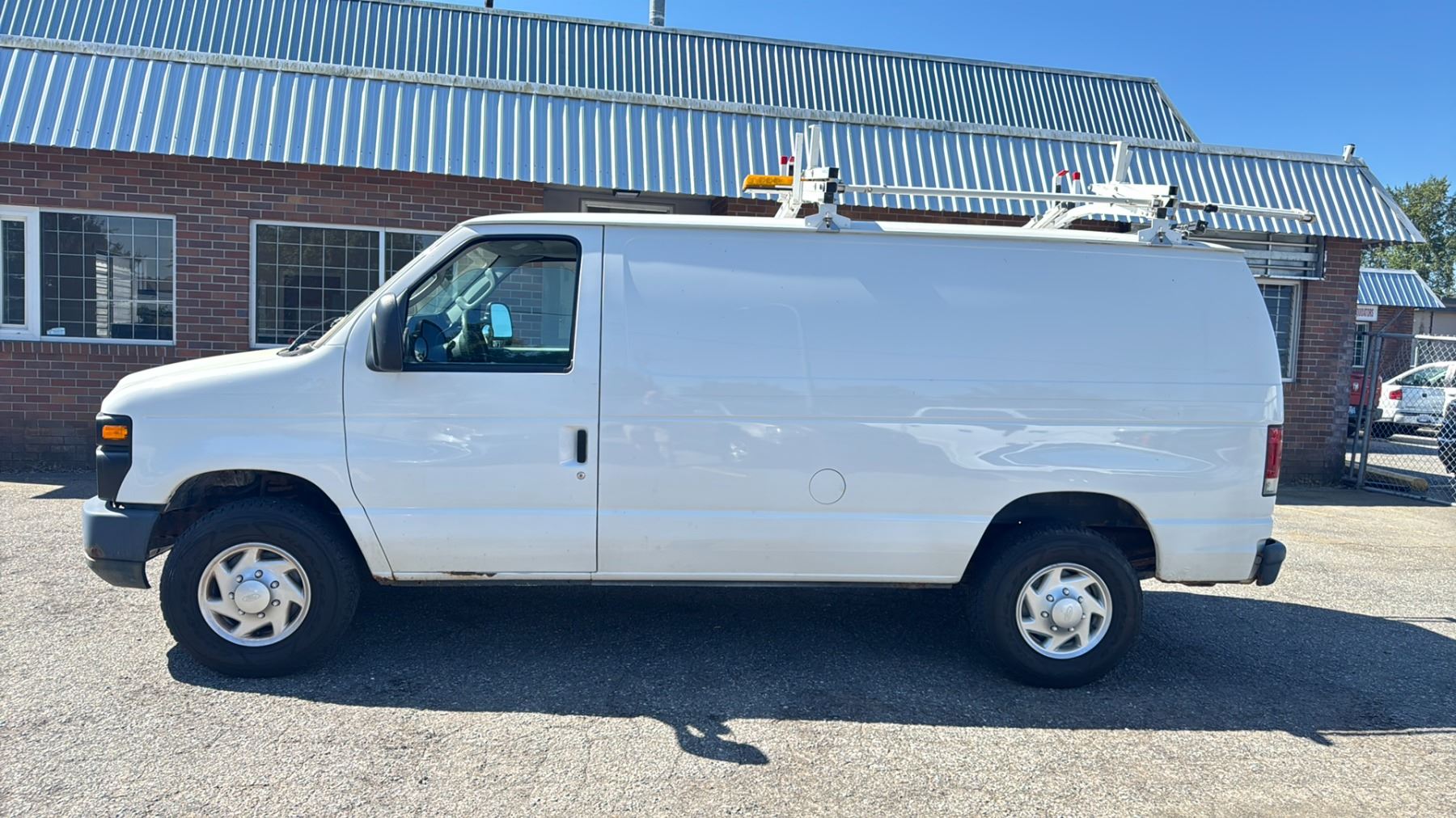Dfoad Rsc 2011 FORD E350 FLEX FUEL, RSC ADVANCE TRAC, 3 DOOR SERVICE VAN, WHITE ...