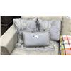 Image 2 : 3 SILVER FRINGE PILLOWS & A PLAID THROW CUSHION