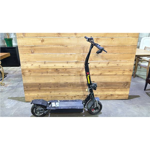 XTHUNDER E-SCOOTER WITH BATTERY (NO CHARGER, NO KEYS, THROTTLE DAMAGE, UPRIGHT BAR DAMAGE, UNKNOWN