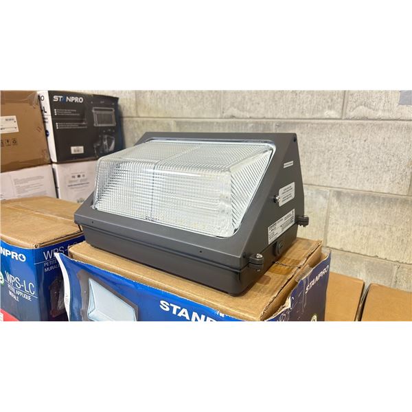 STANPRO WPS-LC SMALL WALLPACK 40W 4000K LIGHT
