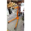 Image 4 : MOBILE ORANGE STRONG ARM INDUSTRIAL 1 TON FOLDING CRANE ( 207 ) WITH A 3 TON LONG RAM