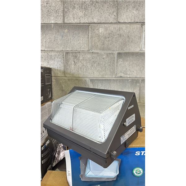 STANPRO SMALL WALLPACK 4000K LIGHT **WATTAGE WILL VARY**