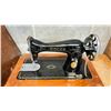 Image 2 : ANTIQUE SINGER SEWING MACHINE