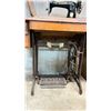 Image 3 : ANTIQUE SINGER SEWING MACHINE