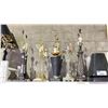 Image 2 : SHELF OF ASSORTED LAMPS WITH SOME SHADES