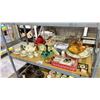 Image 1 : SHELF OF ASSORTED HOME DECOR ITEMS