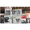 Image 1 : HAMILTON BEACH 7 SPEED STAND MIXER, 2 HAMILTON BEACH COMPACT GLASS KETTLES, SALTON PORTABLE