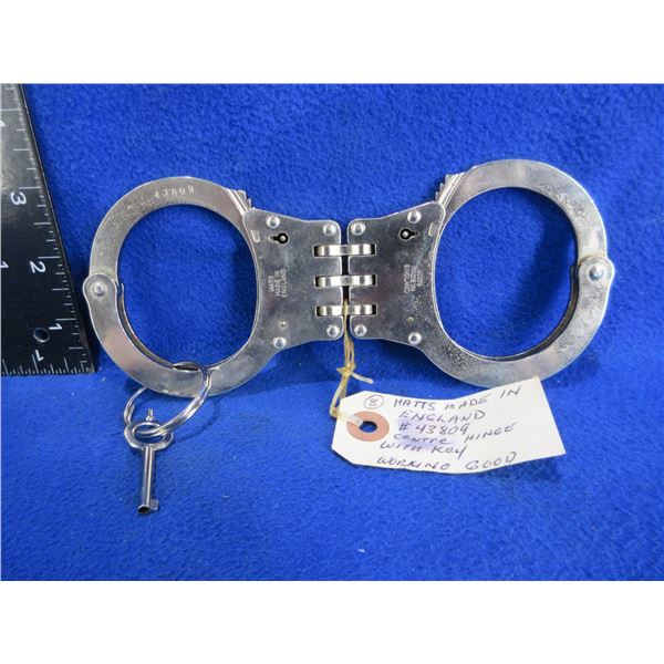 Hiatts Center Hinge Handcuffs with 1 Key # 43809
