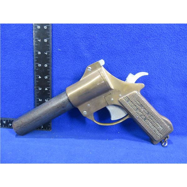 Vintage International Flare Signal Co. Flare Gun