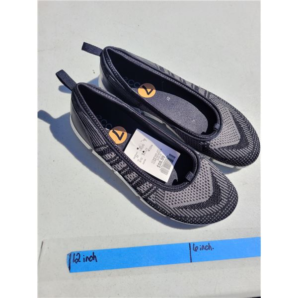 Ecco Grey & Black Shoes - Sz 7