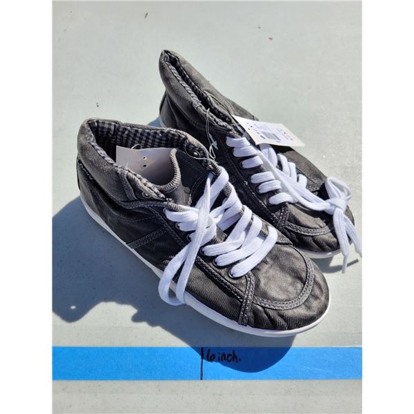 Roxy High Top shoes - Sz 6