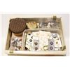 Image 1 : ESTATE LOT 2 DOZEN NEW PKGS BUTTONS,LOOSE