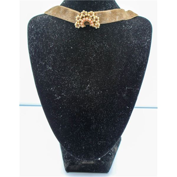 VINTAGE VELVET PEARL LIKE CHOKER