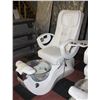 Image 2 : AESTHETICIAN FOOT SOAKER CHAIR
