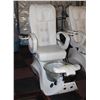 Image 3 : AESTHETICIAN FOOT SOAKER CHAIR