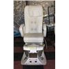 Image 1 : AESTHETICIAN FOOT SOAKER CHAIR