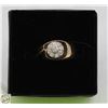 Image 1 : 10KT YELLOW AND WHITE CUSTOM DIAMOND RING
