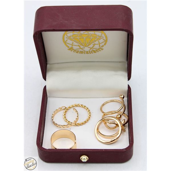 LOT OF 7 RINGS IN GIFT BOX