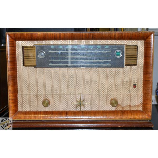 VTG WOOD TABLE TOP RADIO 22 X 14 X 12