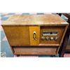 Image 1 : VTG WOOD RADIO & RECORD PLAYER DECOR PROJECT