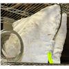 Image 1 : BAILIFF SEIZED:2 WHITE FUZZY PILLOWS WITH 19" VASE