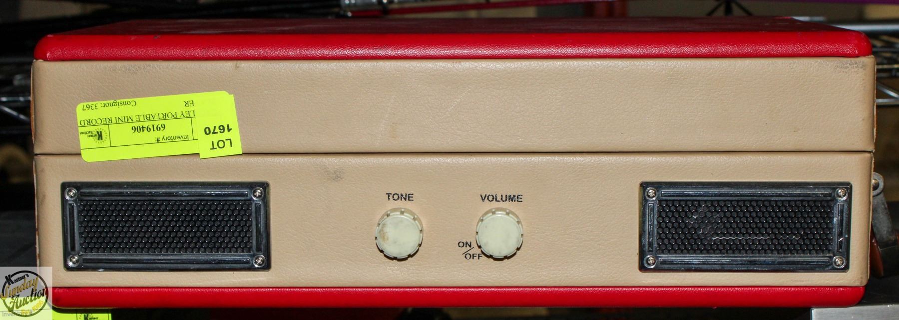 CROSLEY PORTABLE MINI RECORD PLAYER