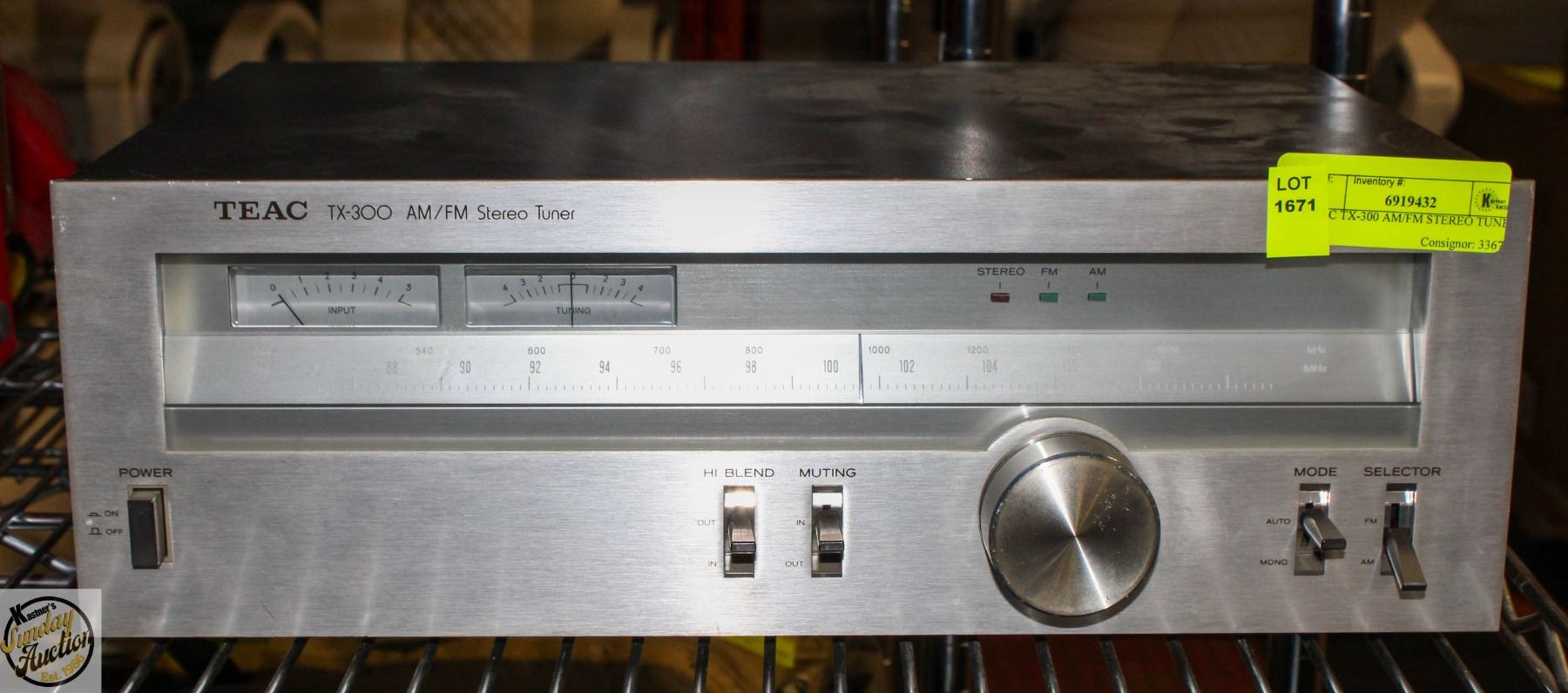 TEAC TX-300 AM/FM STEREO TUNER