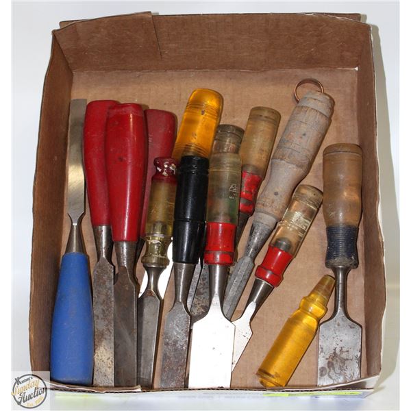 LARGE LOT OF VINTAGE CHISELS