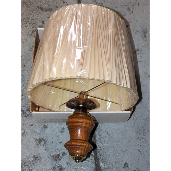 ESTATE HANGING OAK LAMP WORKING