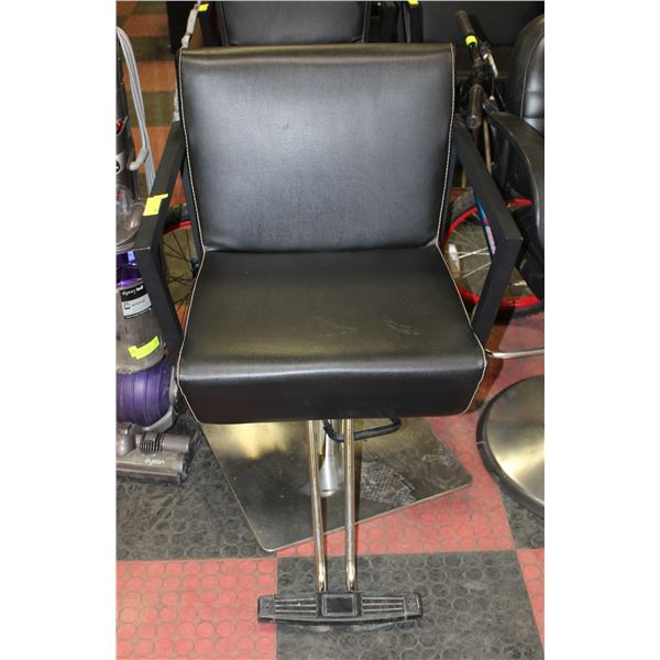 BAILIFF SEIZED: SALON BLACK LEATHER CHAIR