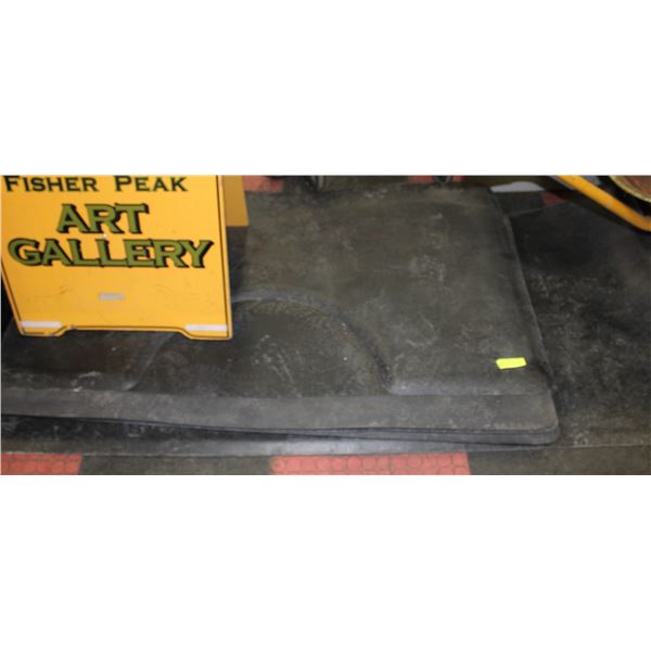 BAILIFF SEIZED: 5 SALON ANTI-FATIQUE MATS