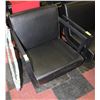 Image 1 : BAILIFF SEIZED: SALON BLACK LEATHER CHAIR
