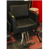 Image 1 : BAILIFF SEIZED: SALON BLACK LEATHER CHAIR