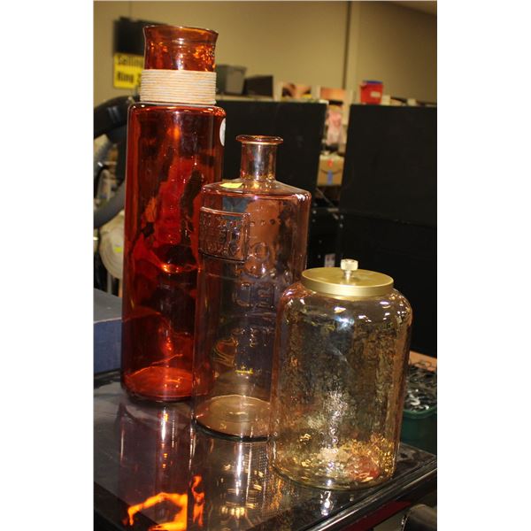 BAILIFF SEIZED: COLLECTION OF 3 GLASS DECOR PCS