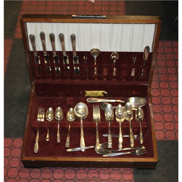 ESTATE WOODEN CUTTLERY CASE WITH CONTENTS ESTATE