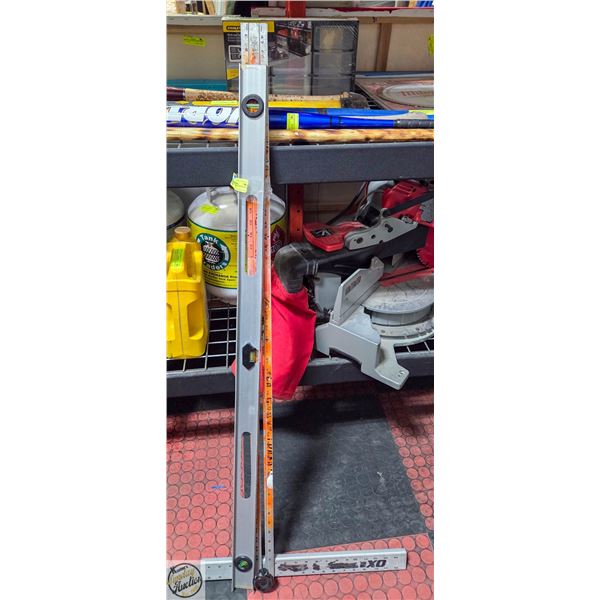ALUMINUM DRYWALL SQUARE & 4' LEVEL