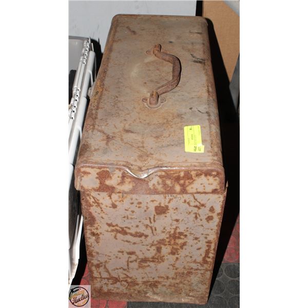 VINTAGE TOOL BOX