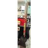 Image 1 : SCOOP SHOVEL BROOM SQUEEGEE