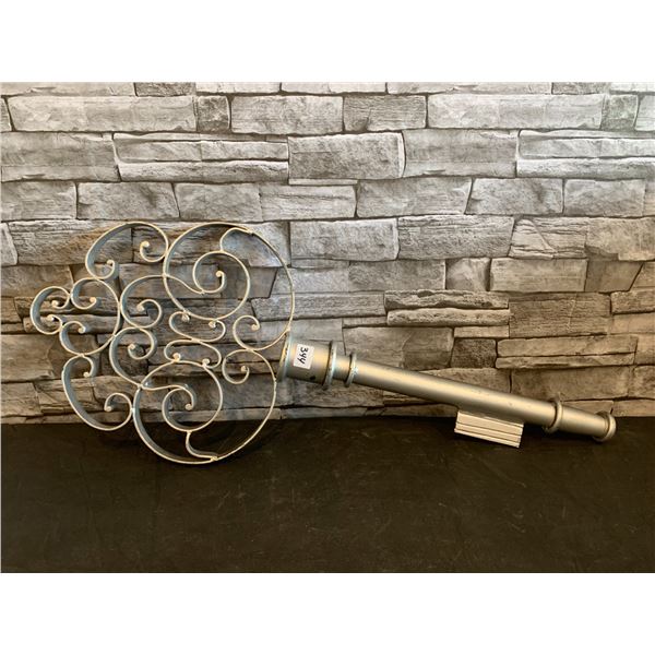 Large Metal Wall Hanger Décor