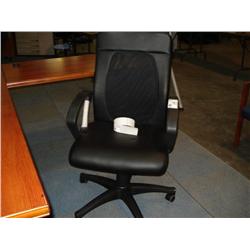 Black Leather Mesh Back Gaslift Chair