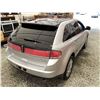 Image 16 : 108 -- 2009 LINCOLN MKX, SILVER, 257770 KMS, ALL WHEEL DRIVE