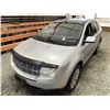 Image 4 : 108 -- 2009 LINCOLN MKX, SILVER, 257770 KMS, ALL WHEEL DRIVE