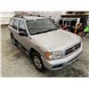 Image 10 : 110 -- 2002 NISSAN PATHFINDER, SILVER, 328092 KMS, 4X4