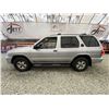Image 23 : 110 -- 2002 NISSAN PATHFINDER, SILVER, 328092 KMS, 4X4